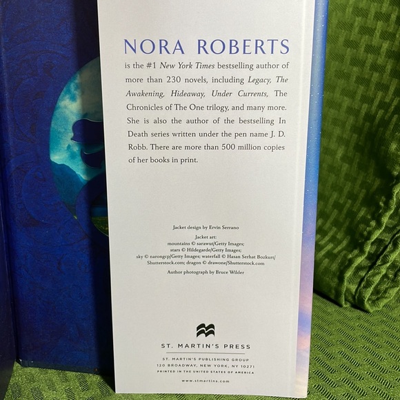 The Becoming : The Dragon Heart Legacy, Book 2 By Nora Roberts - Picture 5 of 8